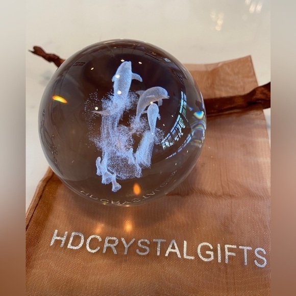 HDCRYSTALGIFTS 3D Crystal Decorative Ball Laser Engraved Dolphin Paperweight - Picture 2 of 14